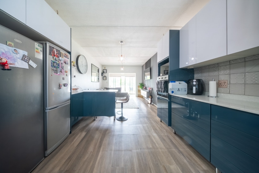 2 Bedroom Property for Sale in Waterstone Park Gauteng