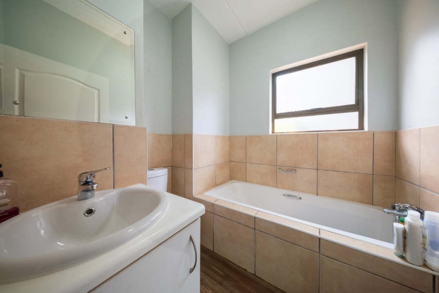 2 Bedroom Property for Sale in Waterstone Park Gauteng