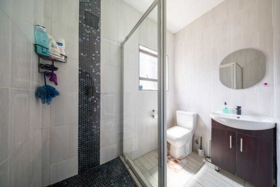 2 Bedroom Property for Sale in Waterstone Park Gauteng