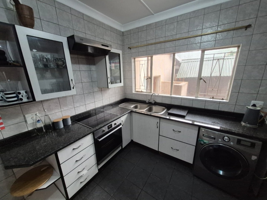 To Let 4 Bedroom Property for Rent in Valhalla Gauteng