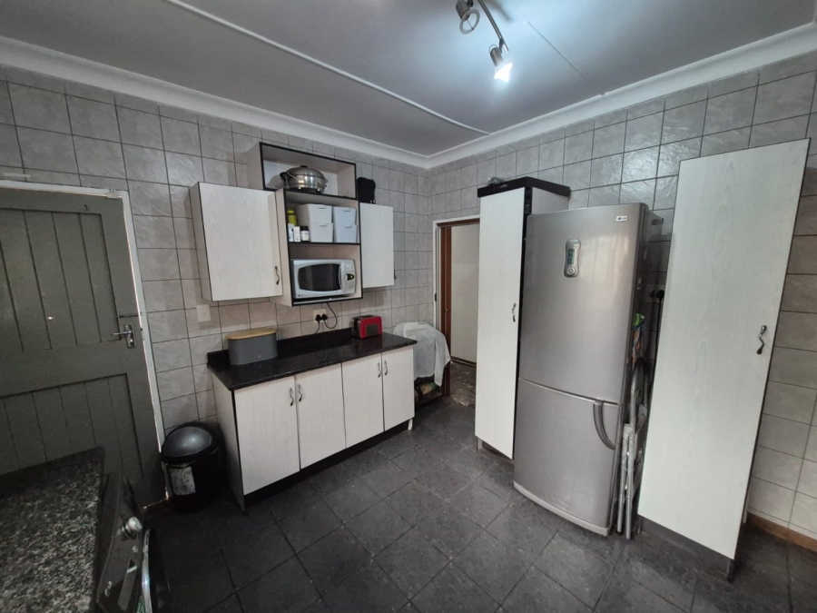 To Let 4 Bedroom Property for Rent in Valhalla Gauteng