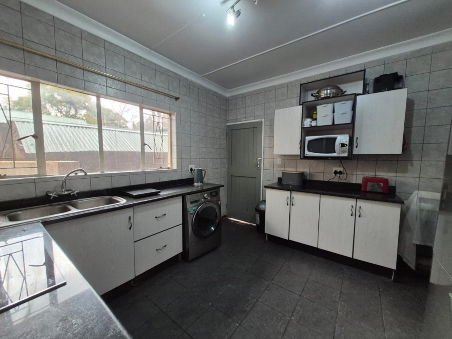To Let 4 Bedroom Property for Rent in Valhalla Gauteng