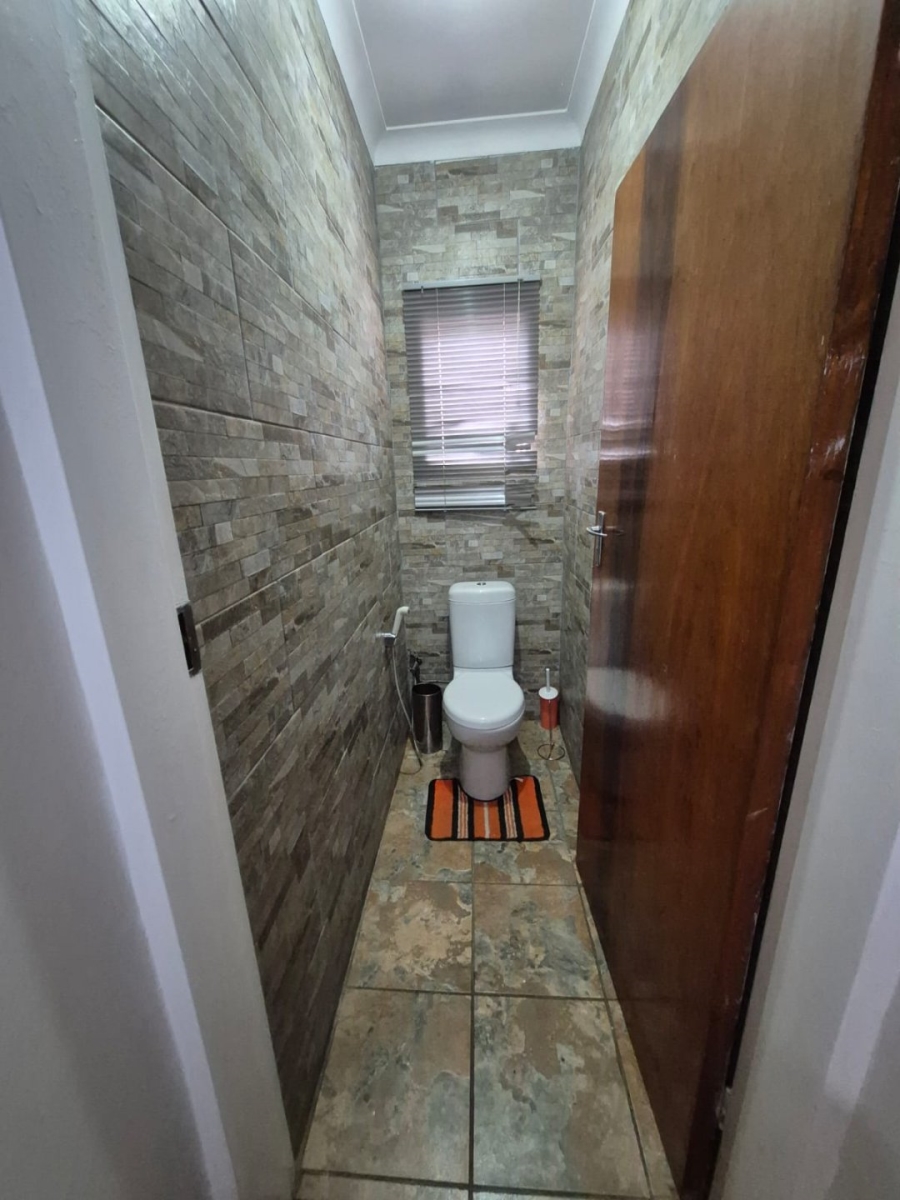 To Let 4 Bedroom Property for Rent in Valhalla Gauteng