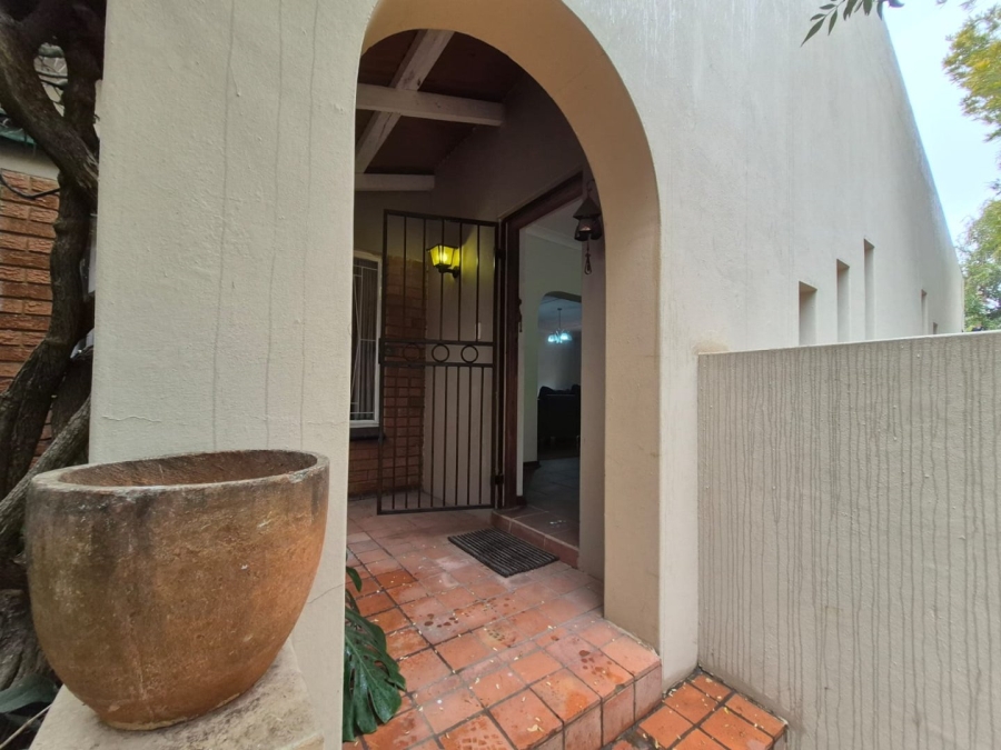 To Let 4 Bedroom Property for Rent in Valhalla Gauteng