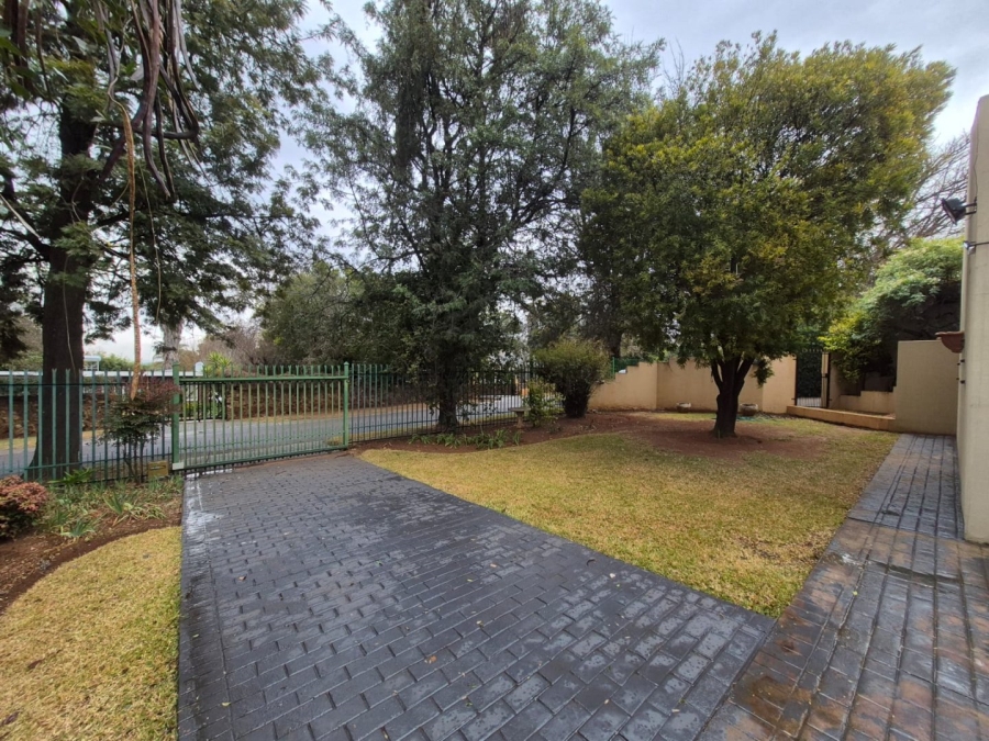 To Let 4 Bedroom Property for Rent in Valhalla Gauteng