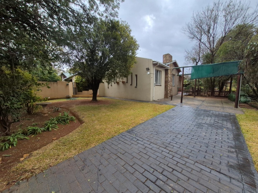 To Let 4 Bedroom Property for Rent in Valhalla Gauteng