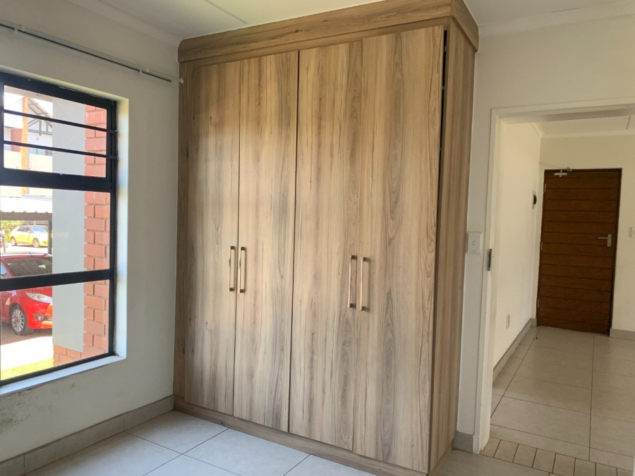 To Let 3 Bedroom Property for Rent in Glen Marais Gauteng