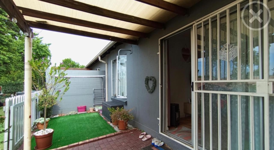 To Let  Bedroom Property for Rent in Greenstone Hill Gauteng