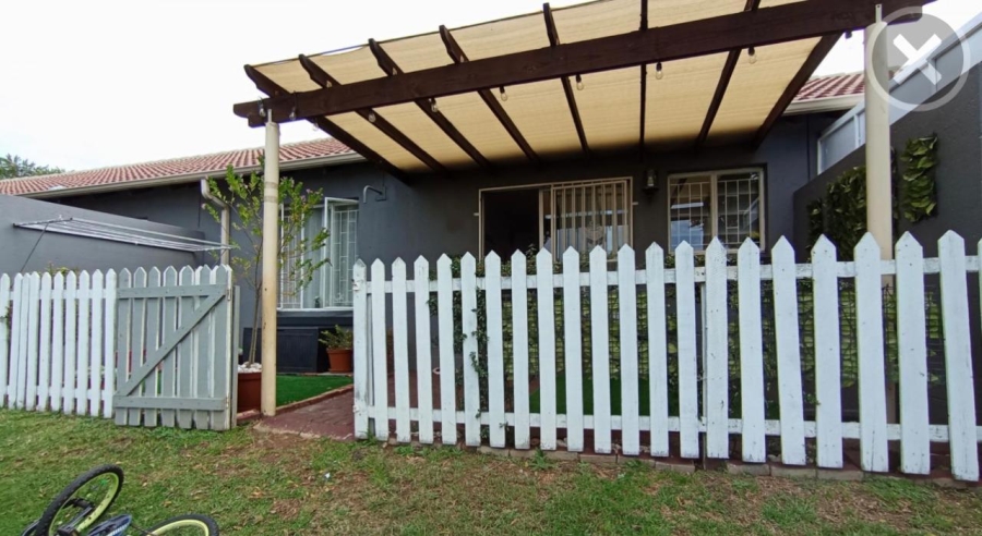 To Let  Bedroom Property for Rent in Greenstone Hill Gauteng