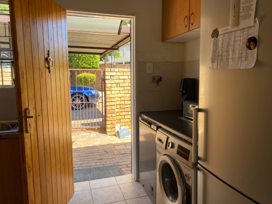 2 Bedroom Property for Sale in Wilgeheuwel Gauteng