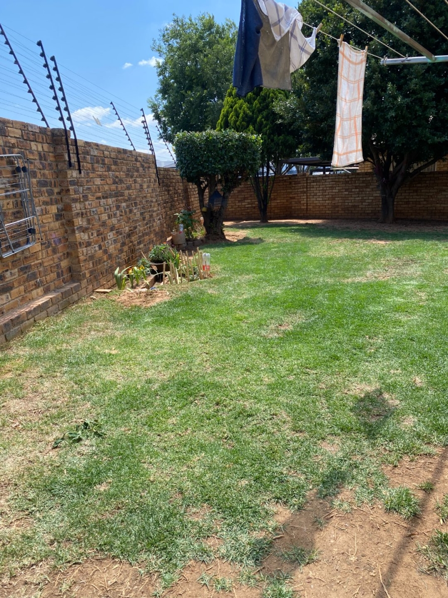 2 Bedroom Property for Sale in Wilgeheuwel Gauteng