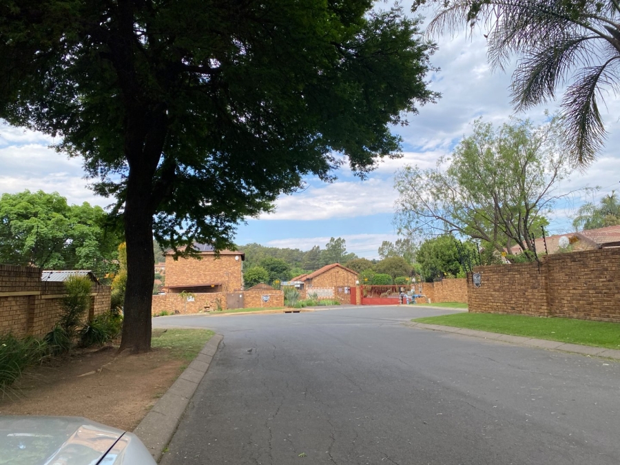 2 Bedroom Property for Sale in Wilgeheuwel Gauteng
