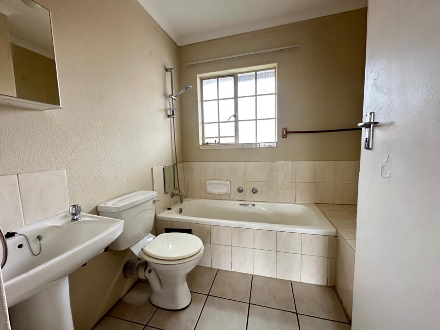 To Let 2 Bedroom Property for Rent in Beyers Park Gauteng