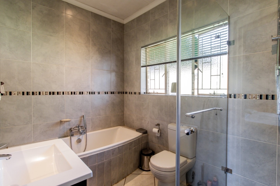 4 Bedroom Property for Sale in Zwartkop Gauteng