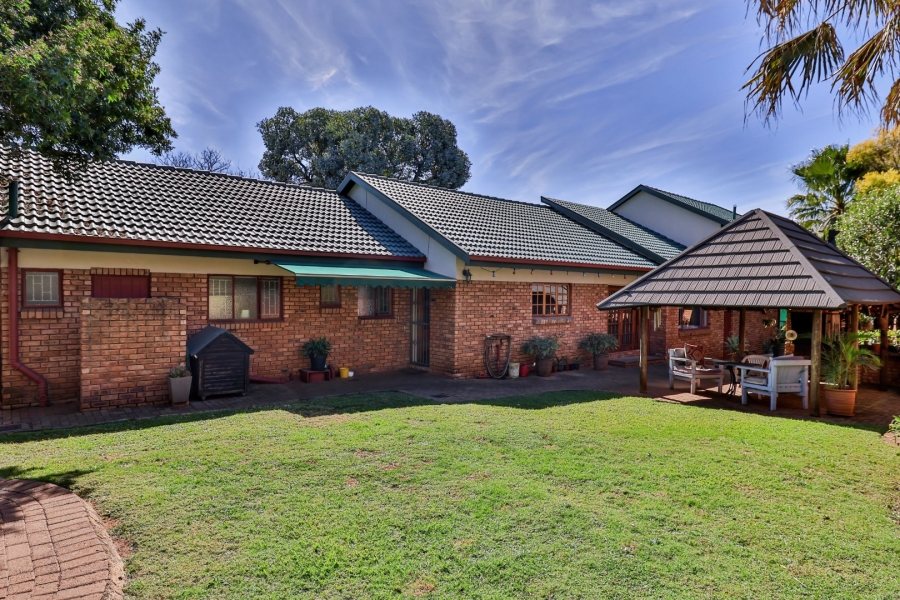 4 Bedroom Property for Sale in Zwartkop Gauteng