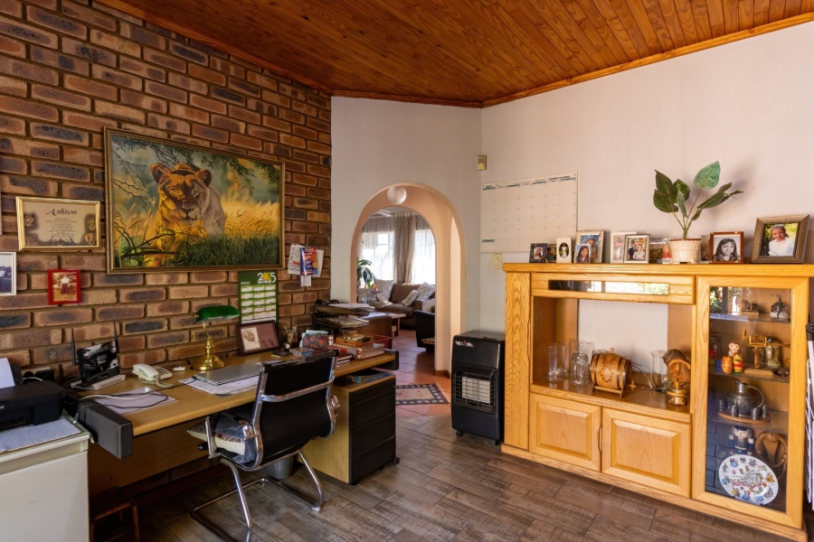 4 Bedroom Property for Sale in Zwartkop Gauteng