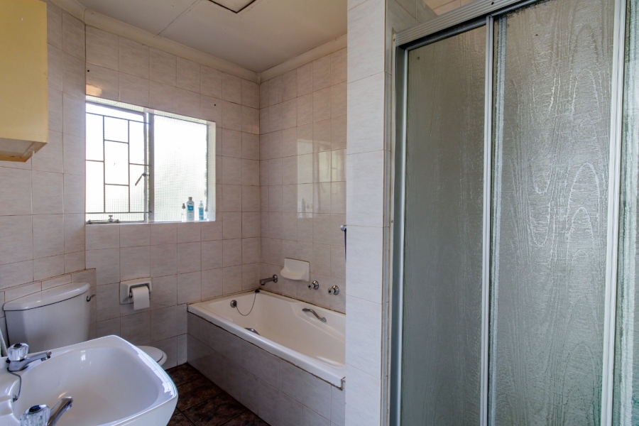 4 Bedroom Property for Sale in Zwartkop Gauteng