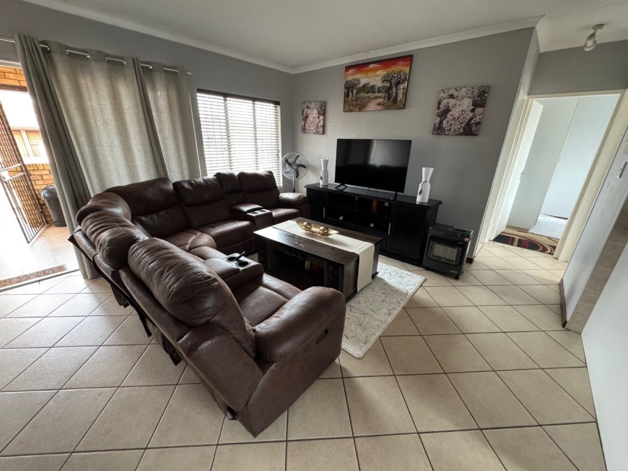 2 Bedroom Property for Sale in Glen Marais Gauteng