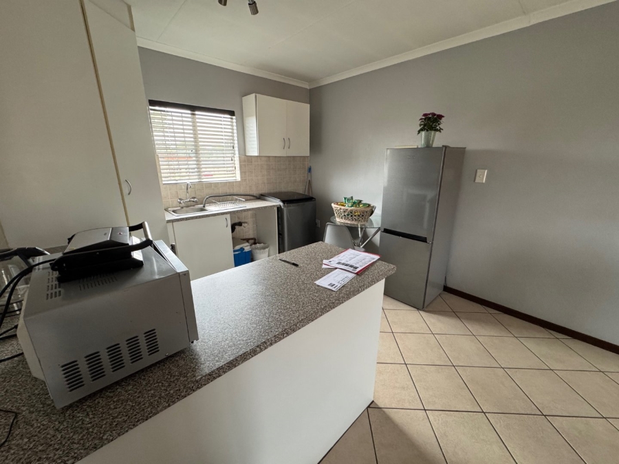 2 Bedroom Property for Sale in Glen Marais Gauteng