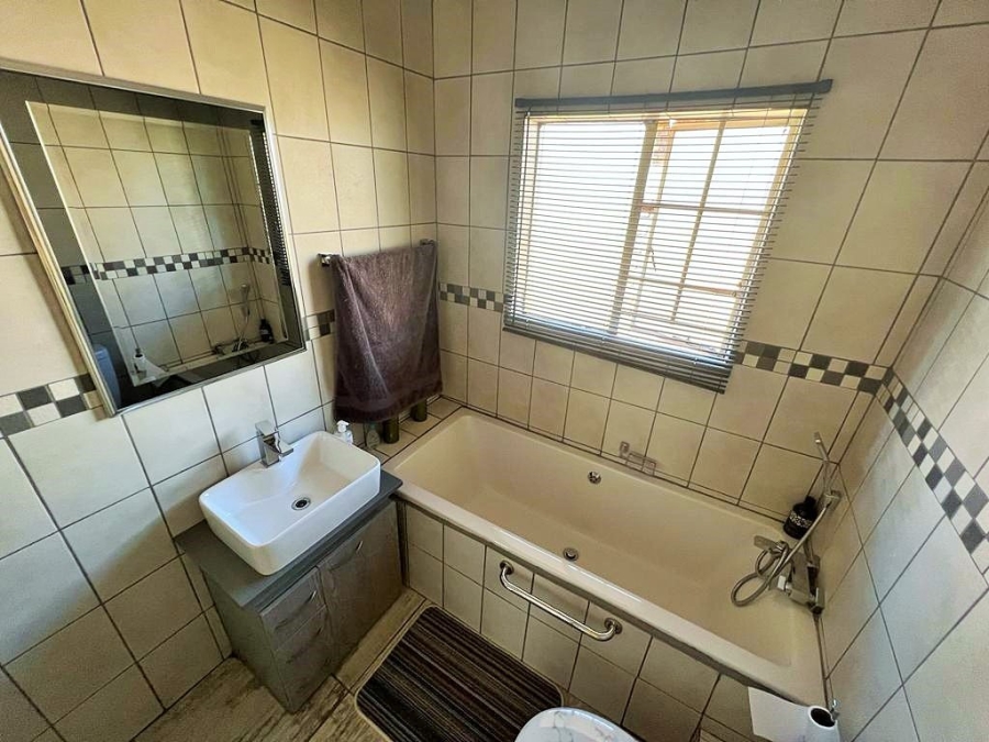 To Let 1 Bedroom Property for Rent in Amberfield Gauteng