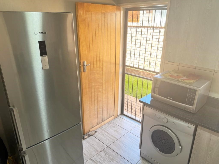 To Let 1 Bedroom Property for Rent in Amberfield Gauteng