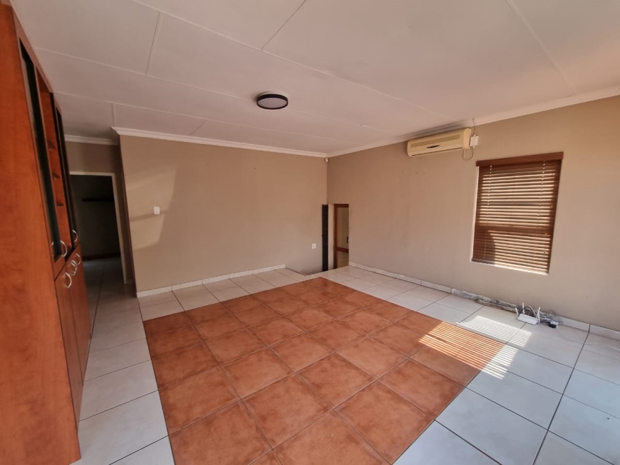 To Let 3 Bedroom Property for Rent in Vaaloewer Gauteng
