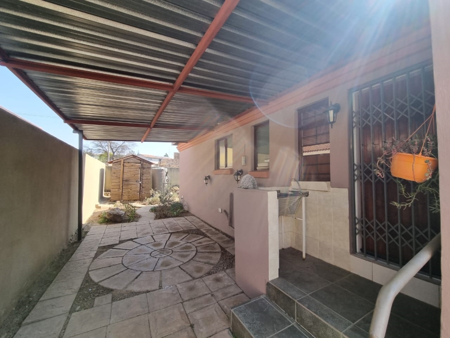 To Let 3 Bedroom Property for Rent in Vaaloewer Gauteng