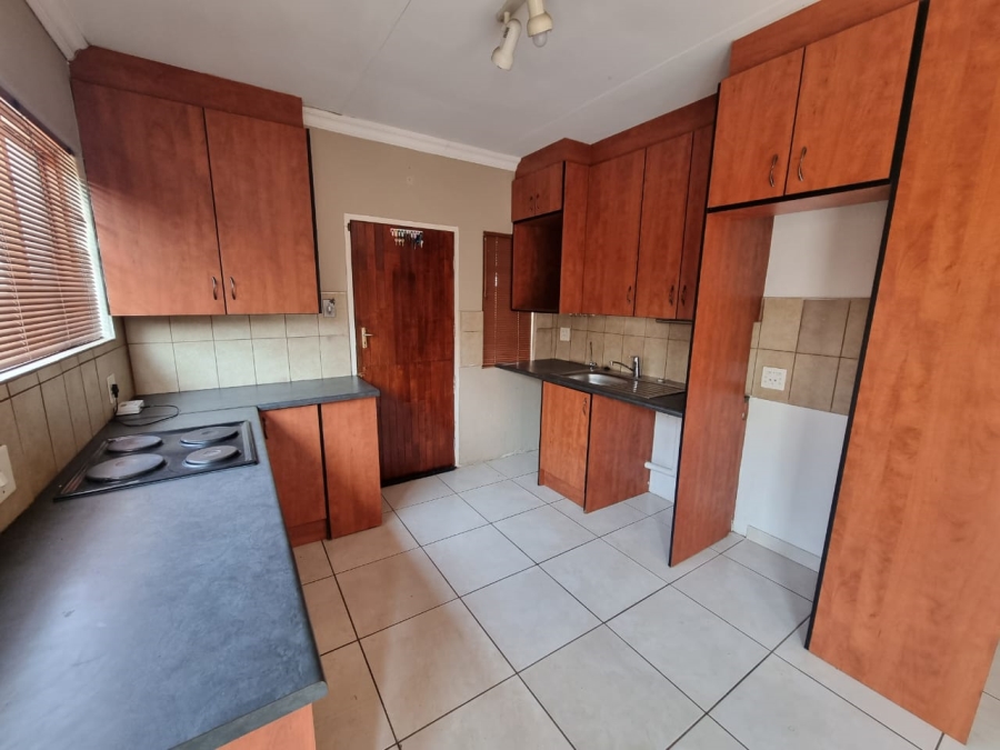 To Let 3 Bedroom Property for Rent in Vaaloewer Gauteng