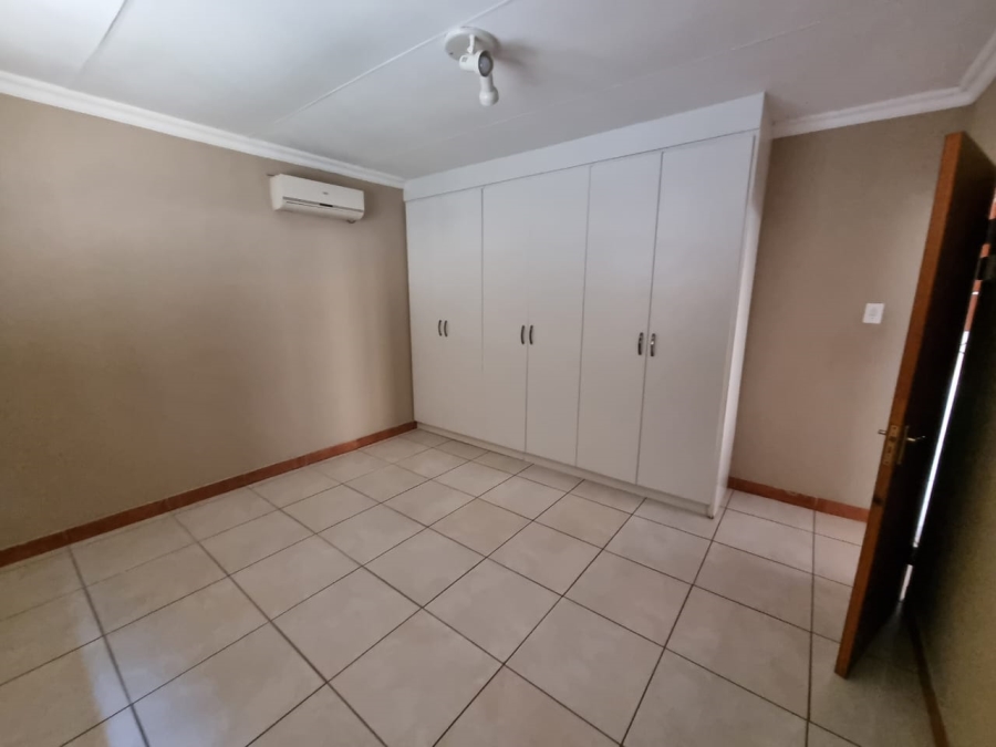 To Let 3 Bedroom Property for Rent in Vaaloewer Gauteng