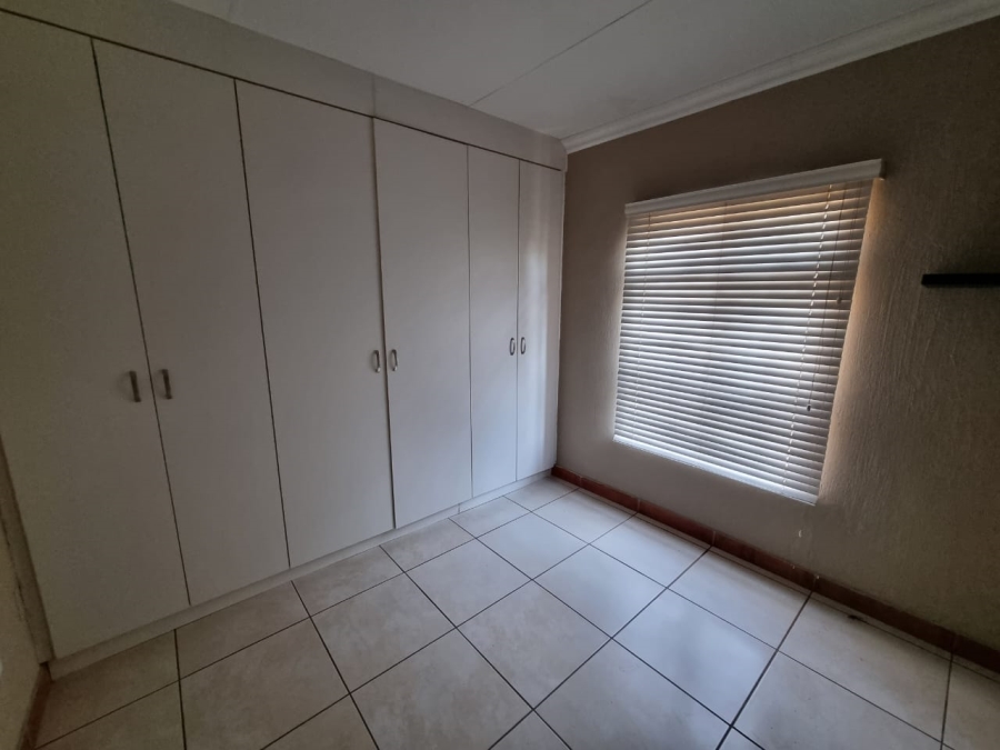 To Let 3 Bedroom Property for Rent in Vaaloewer Gauteng