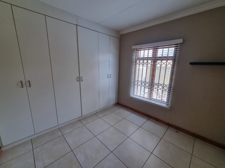 To Let 3 Bedroom Property for Rent in Vaaloewer Gauteng