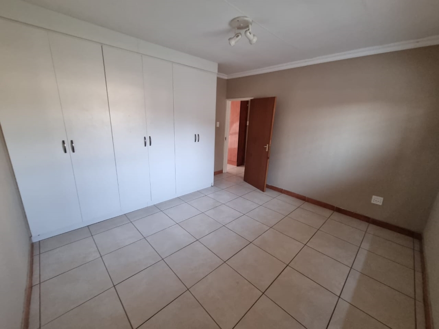 To Let 3 Bedroom Property for Rent in Vaaloewer Gauteng