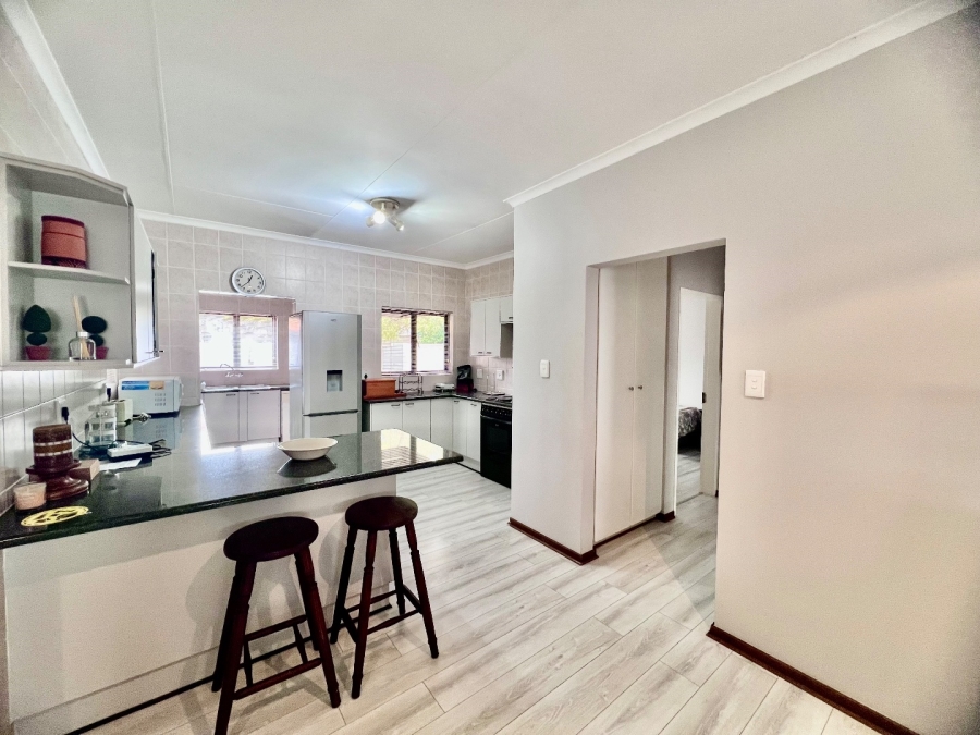 To Let 2 Bedroom Property for Rent in Silver Lakes Golf Estate Gauteng