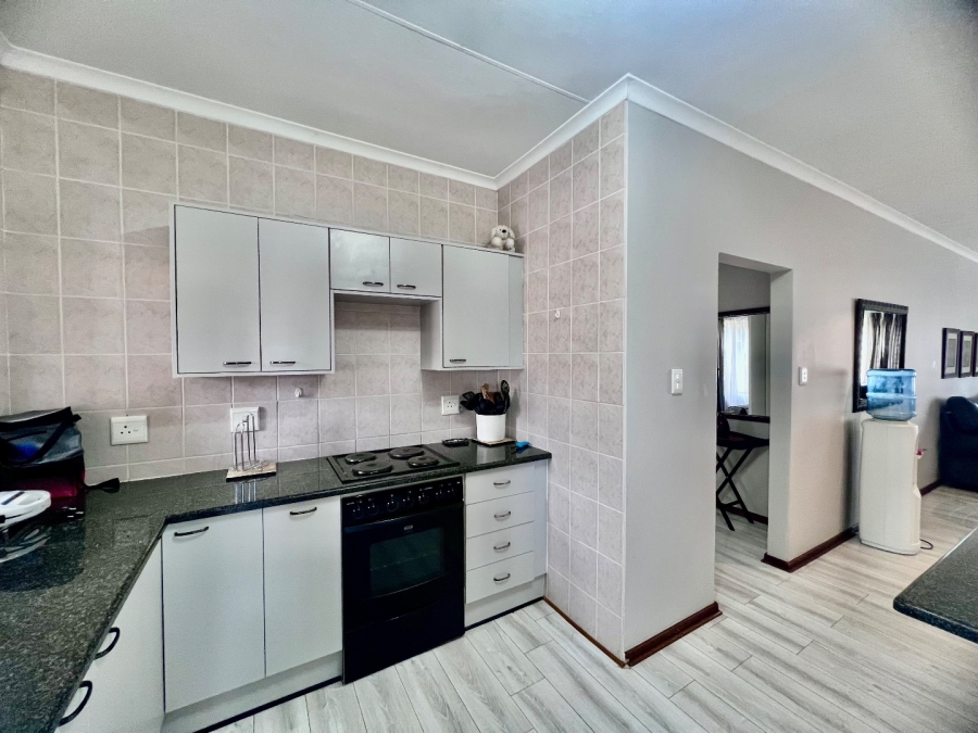 To Let 2 Bedroom Property for Rent in Silver Lakes Golf Estate Gauteng