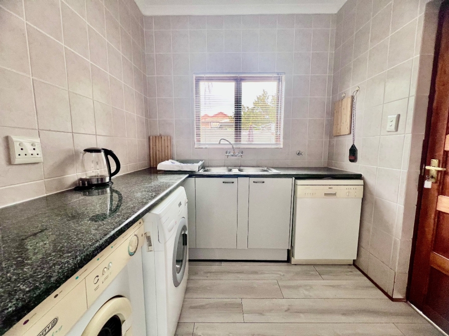 To Let 2 Bedroom Property for Rent in Silver Lakes Golf Estate Gauteng