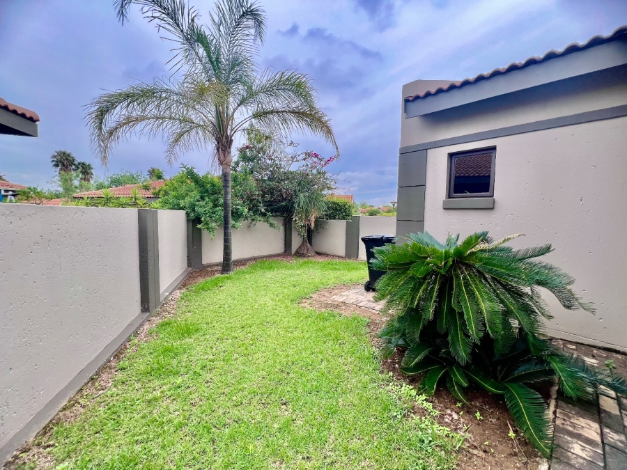To Let 2 Bedroom Property for Rent in Silver Lakes Golf Estate Gauteng