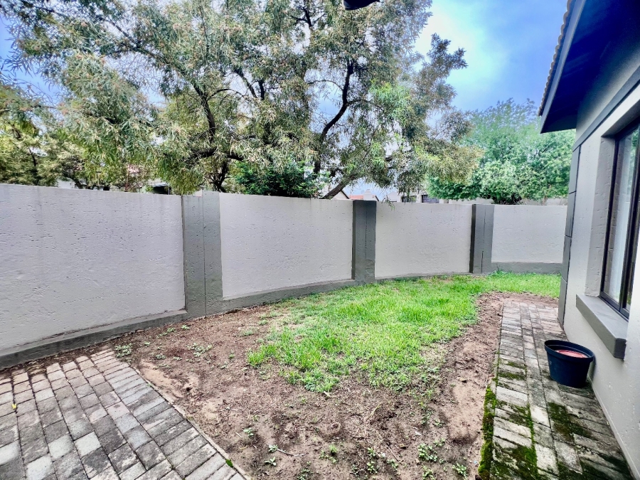 To Let 2 Bedroom Property for Rent in Silver Lakes Golf Estate Gauteng