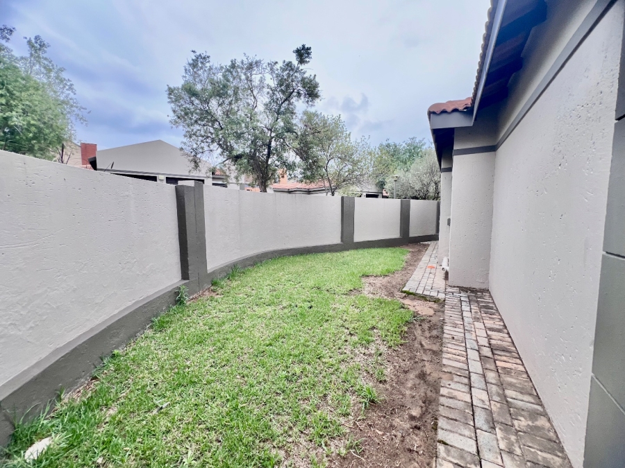 To Let 2 Bedroom Property for Rent in Silver Lakes Golf Estate Gauteng