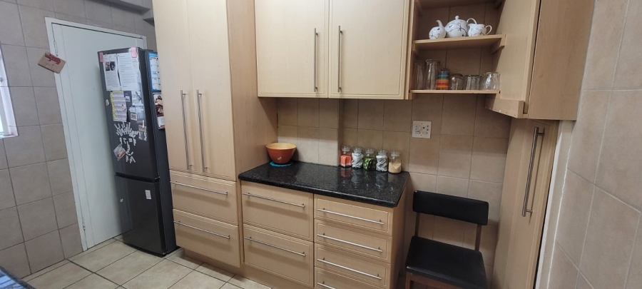 To Let 2 Bedroom Property for Rent in Illovo Gauteng