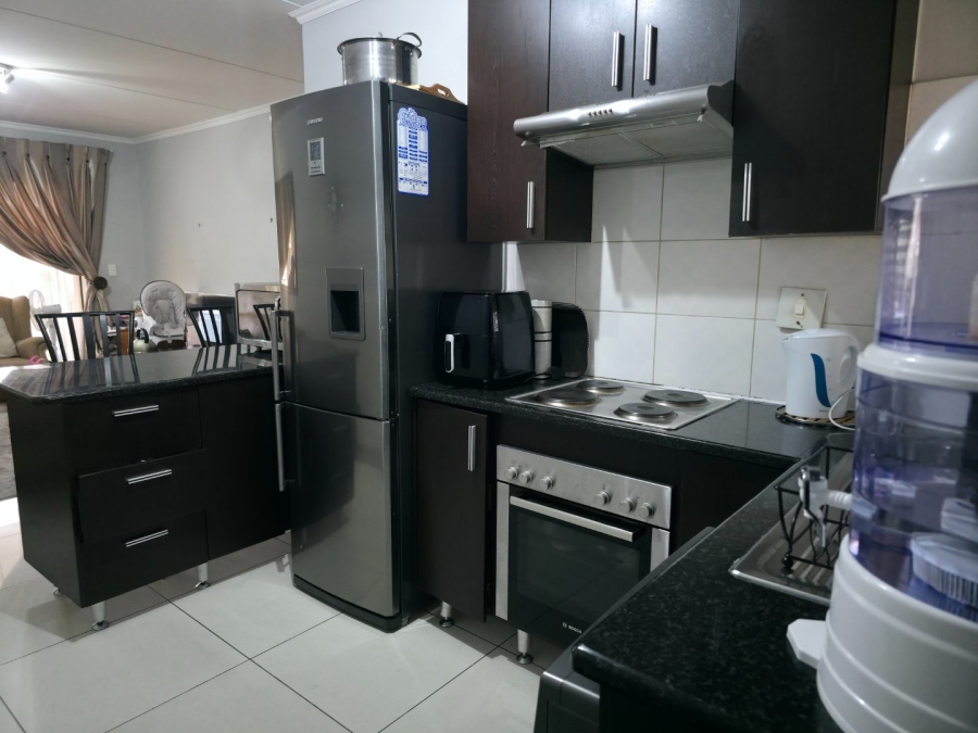 2 Bedroom Property for Sale in Noordwyk Gauteng
