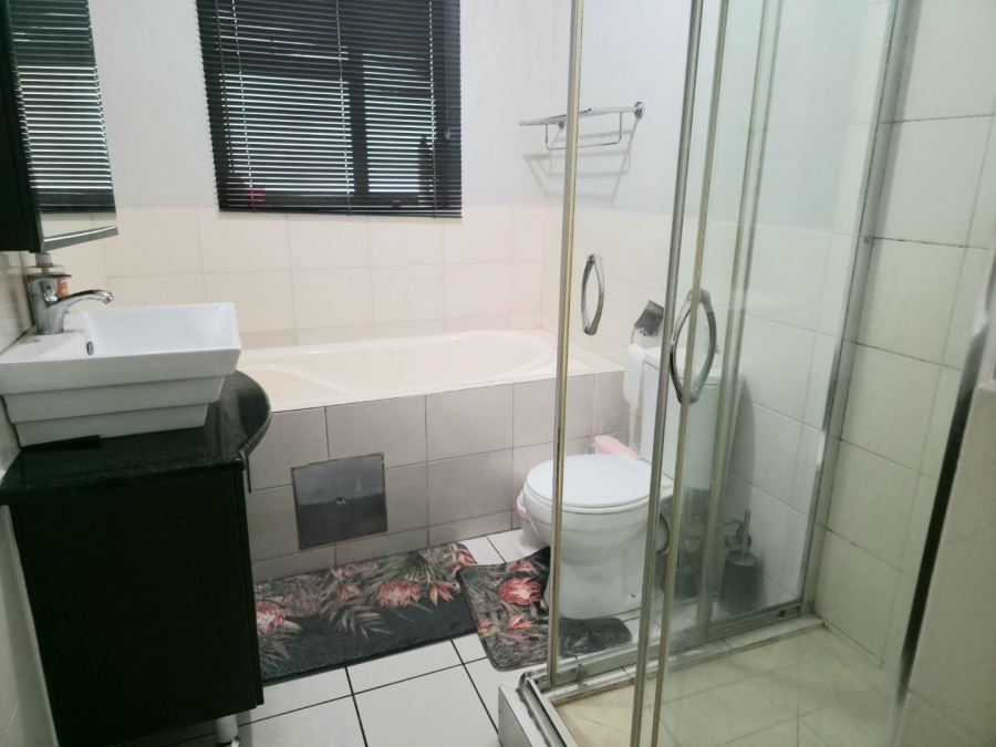 2 Bedroom Property for Sale in Noordwyk Gauteng