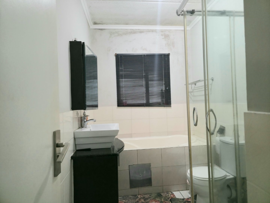 2 Bedroom Property for Sale in Noordwyk Gauteng