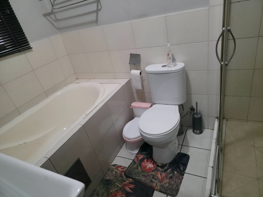 2 Bedroom Property for Sale in Noordwyk Gauteng