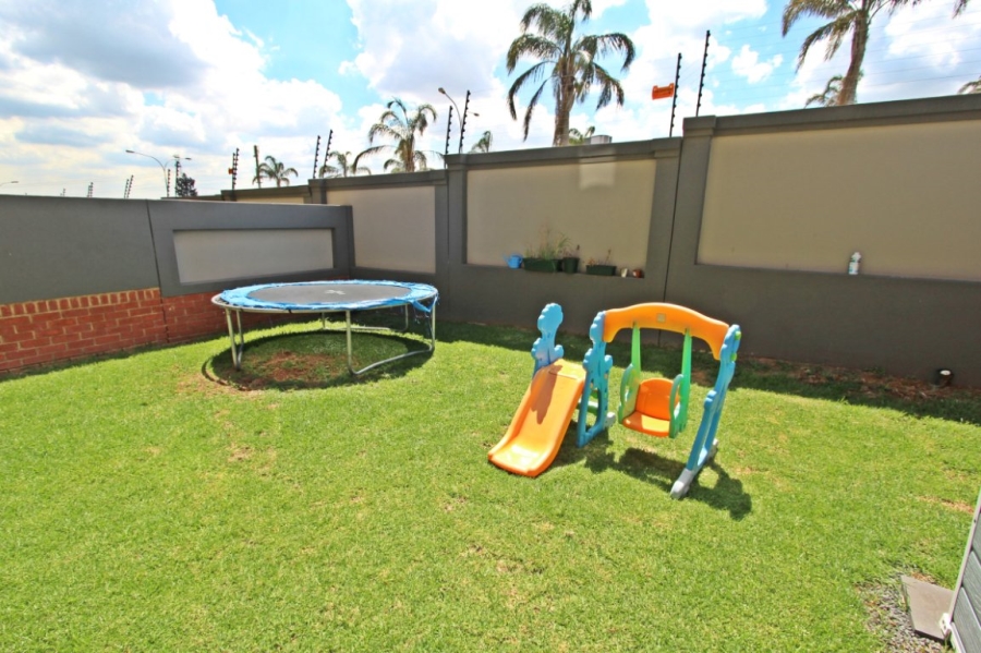 3 Bedroom Property for Sale in Sebenza Gauteng