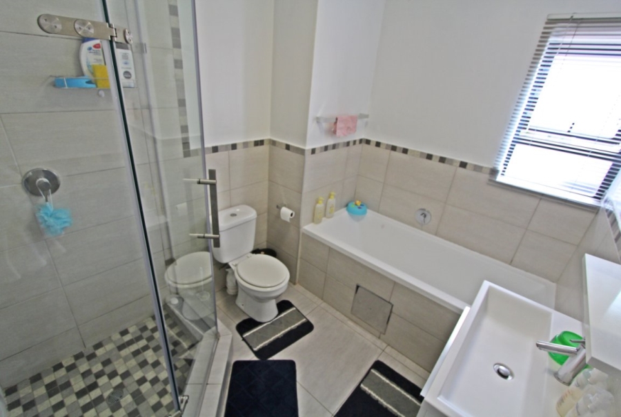 3 Bedroom Property for Sale in Sebenza Gauteng