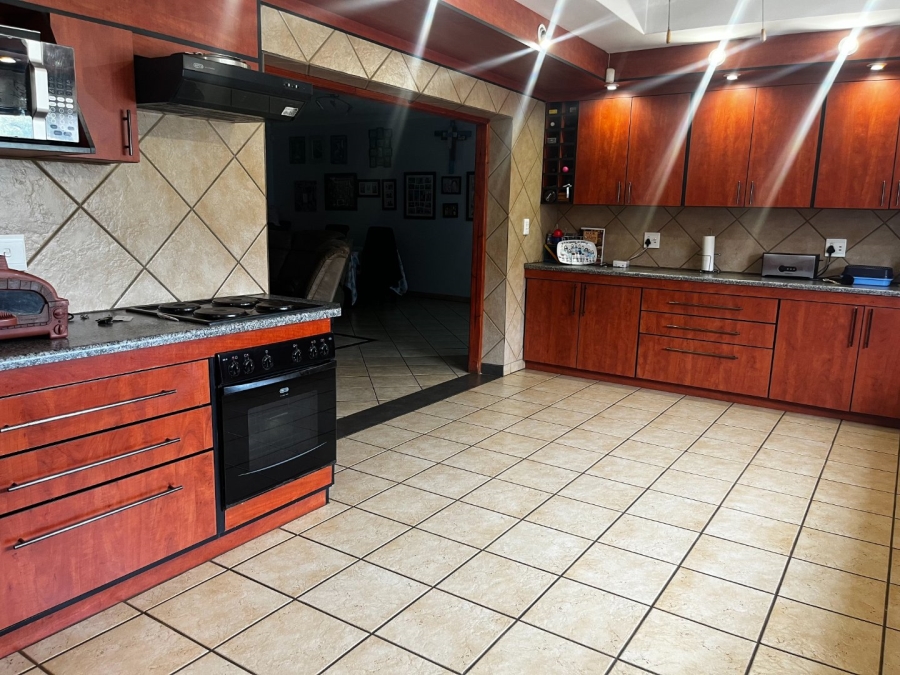 4 Bedroom Property for Sale in Zandfontein AH Gauteng