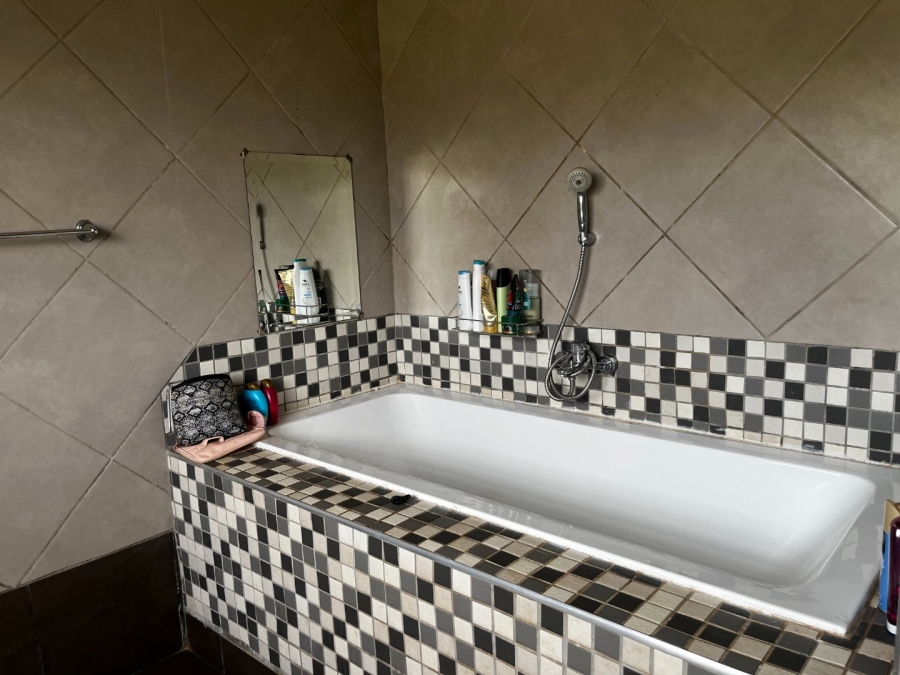 4 Bedroom Property for Sale in Zandfontein AH Gauteng