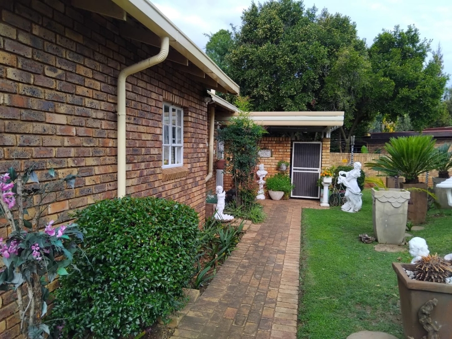 2 Bedroom Property for Sale in Brummeria Gauteng