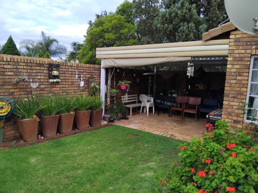2 Bedroom Property for Sale in Brummeria Gauteng