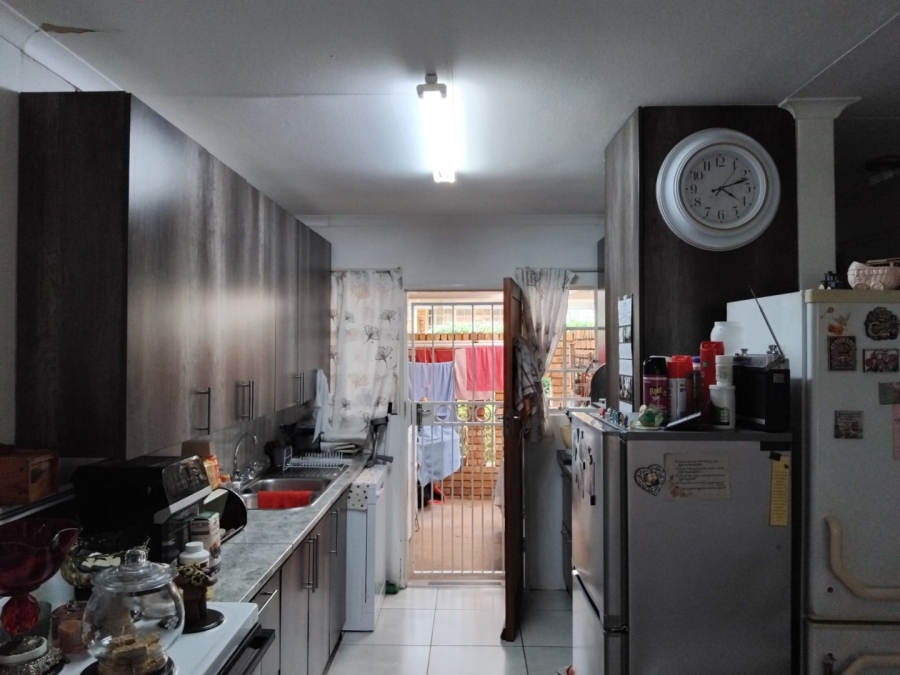 2 Bedroom Property for Sale in Brummeria Gauteng